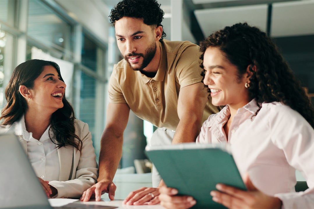 business-team-collaborating-with-laptop-and-tablet-CASCADING