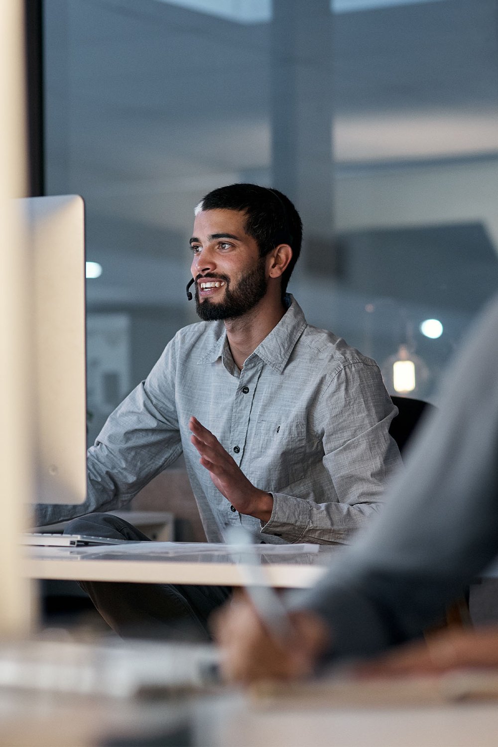 smiling-IT-tech-helping-customer-on-phone-VERTICAL