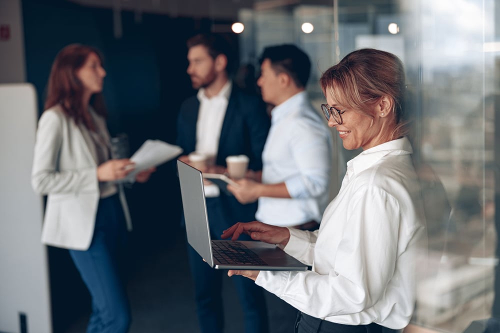 someone-looking-at-a-laptop